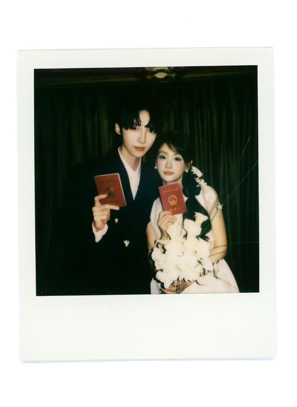 董力與外國女友官宣結(jié)婚