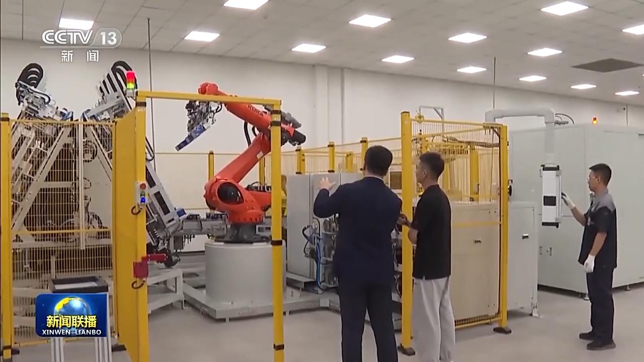 探秘薄如紙片的衛(wèi)星“充電寶”