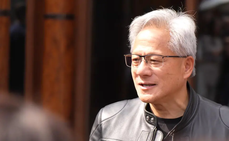 黃仁勛媒體會實錄：華為很強、DeepSeek是突破，中國AI讓英偉達不得不持續(xù)下注